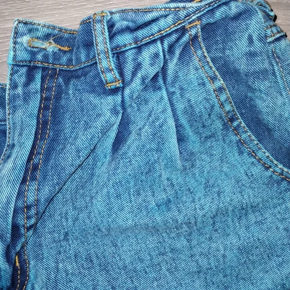 VINTAGE 80s Jordache acid wash jean shorts with pleated front - Picture 3 of 6